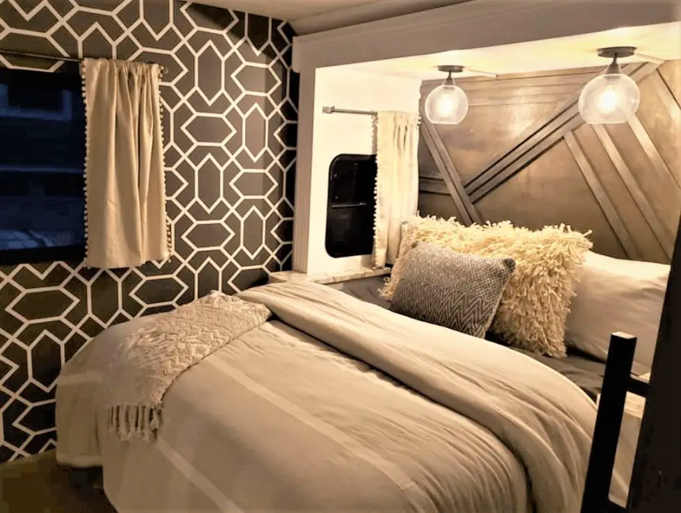 42 Gorgeous RV Bedroom Remodels For Cozy Inspiration